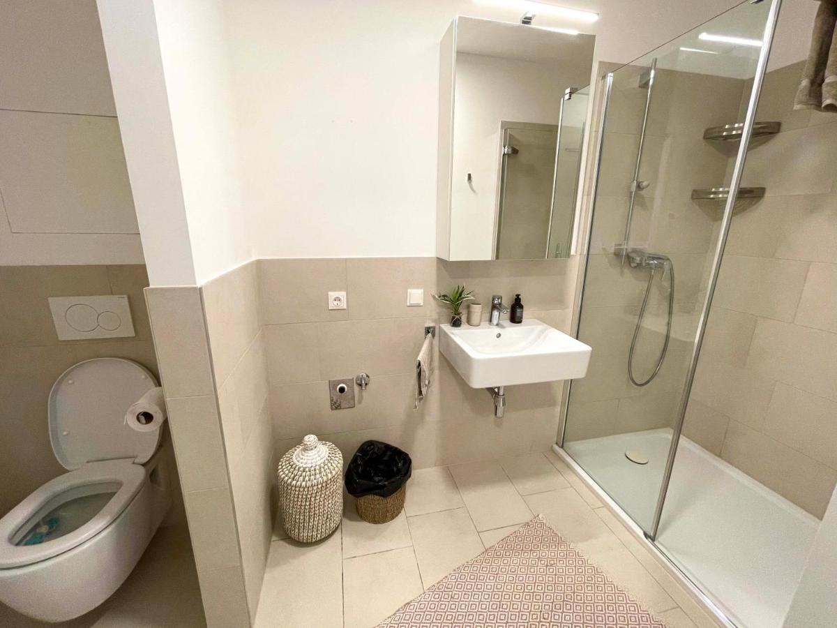 Urban Oasis: Stylische Wohnung Vienna Luaran gambar